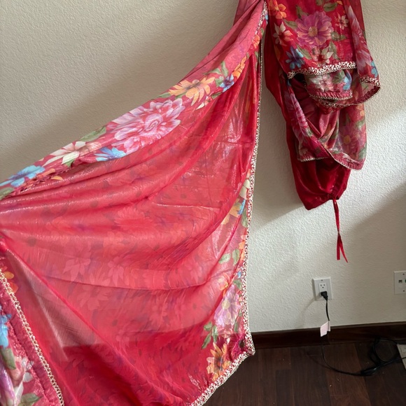 NWT Lashkaraa Elegant Red Floral Saree - Picture 8 of 16